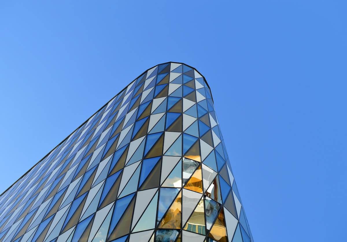 香蕉漫画里“看着像结论”的写法：其实是哪里是事实哪里是评价，用从语言到逻辑走一遍理解